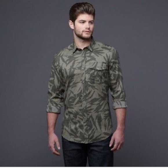 Slim fit Antony Morato olive safari print button down. Size 48M - Picture 1 of 8